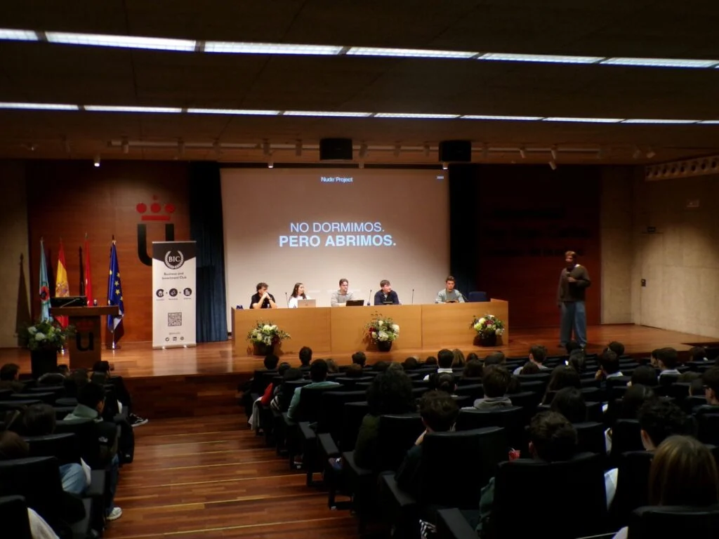 Ponentes y asistentes de Business Fest 2025 en el auditorio de la URJC